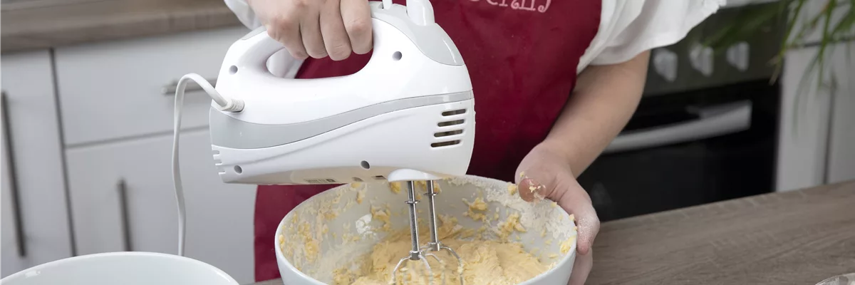 Pflaumenkuchen - Zutaten rühren